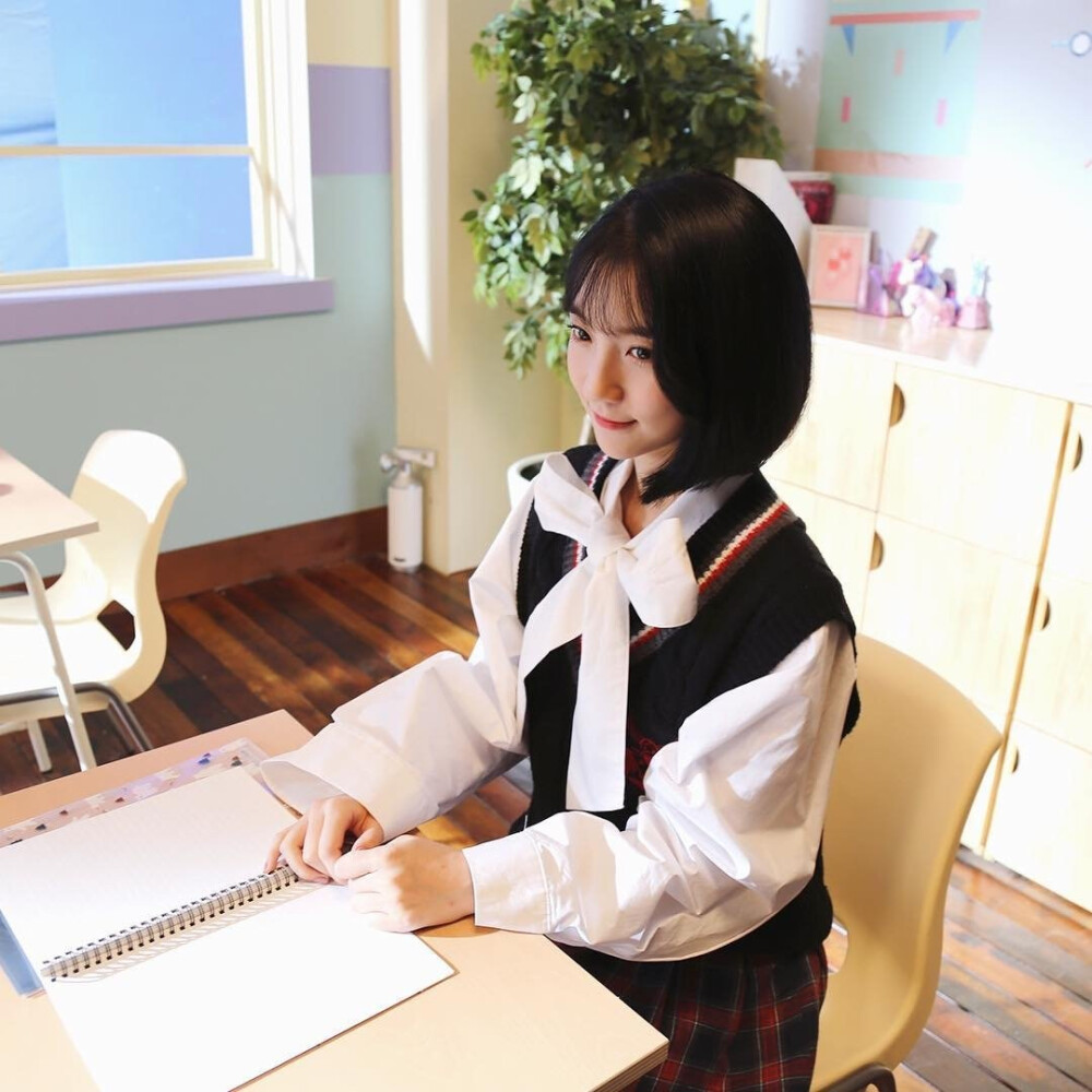 OH MY GIRL 裴有彬