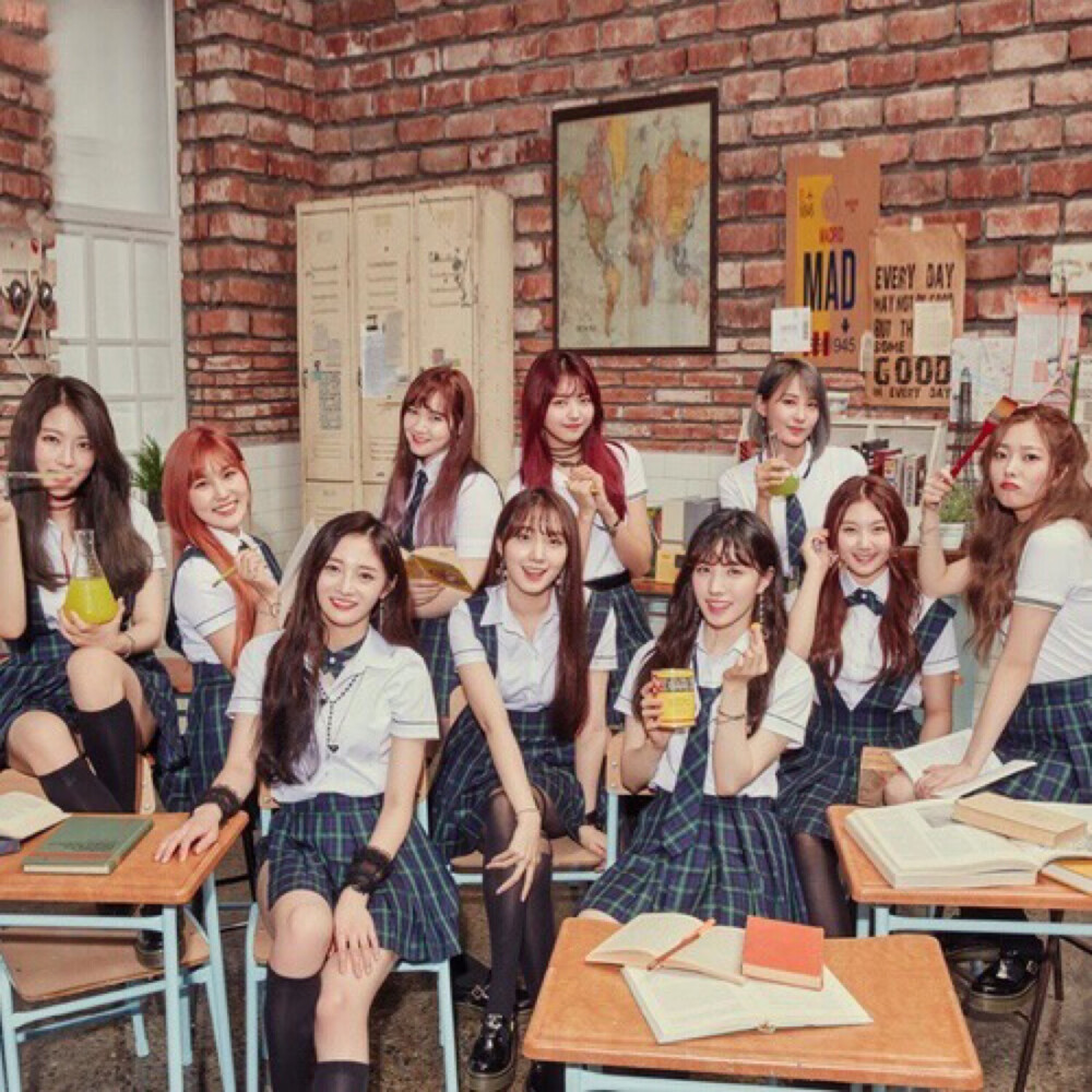 PRISTIN
프리스틴(PRISTIN)，是韩国Pledis Entertainment旗下推出的女子组合。由姜景媛(강경원)、姜礼彬(강예빈)、金敏京(김민경)、朴施妍(박시연)、郑恩宇(정은우)、金艺媛(김예원)、裴星妍(배성연)、Kylaa(카일라)、林娜荣(임나영)、周洁琼十位成员组成。队名“PRISTIN”结合自“Prismatic”和“Elastin”两个单词，表现“将各自闪耀的魅力合一成为最棒明星”的志向。