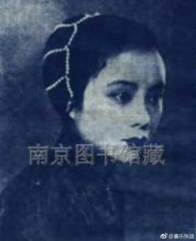 毛剑佩女士了结后，一文人曾写诗道：“何妨玉骨任消磨，哀乐原来等逝波。赢得千秋人洒泪，全凭狮吼玉成多”。