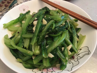 蒜蓉油麦菜，口感略淡，像是素炒，味道还不错