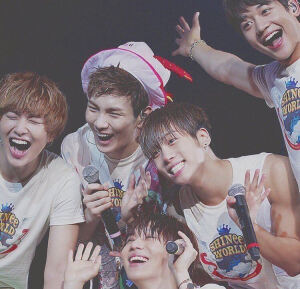 SHINee。