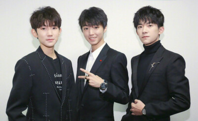 tfboys 王俊凯 王源 易烊千玺
2017移动视频风云盛典中，获得年度影响力偶像组合奖及年度杰出公益人物