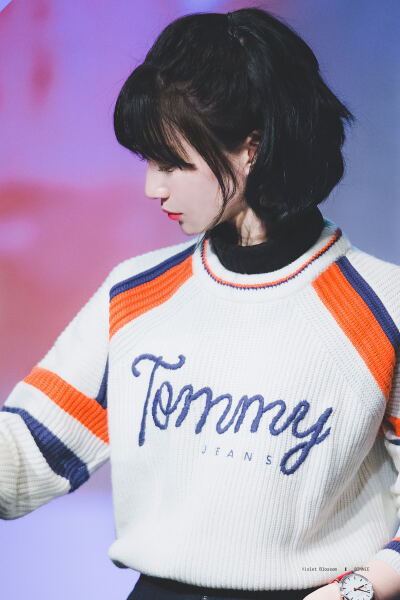 Oh My Girl 裴有彬