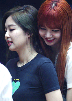 gif:lisa lalisamonoban金智妮jennie.抱图看简介.