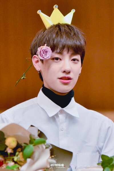 #TAG##孙永宅##GoldenChild# 【图片】180202 堂山签售#TAG#饭拍高清️️cr.itagu0413||转载请注明原出处|| ​​​育宅计划存钱罐:O网页链接Youth招新:O网页链接 ​​​ ​​​​