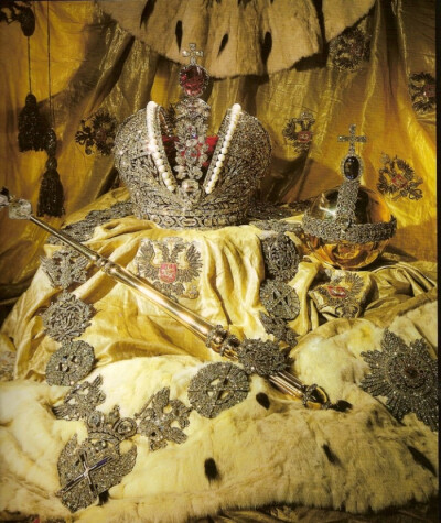 俄罗斯王室皇权的象征——皇冠、权杖和金球
