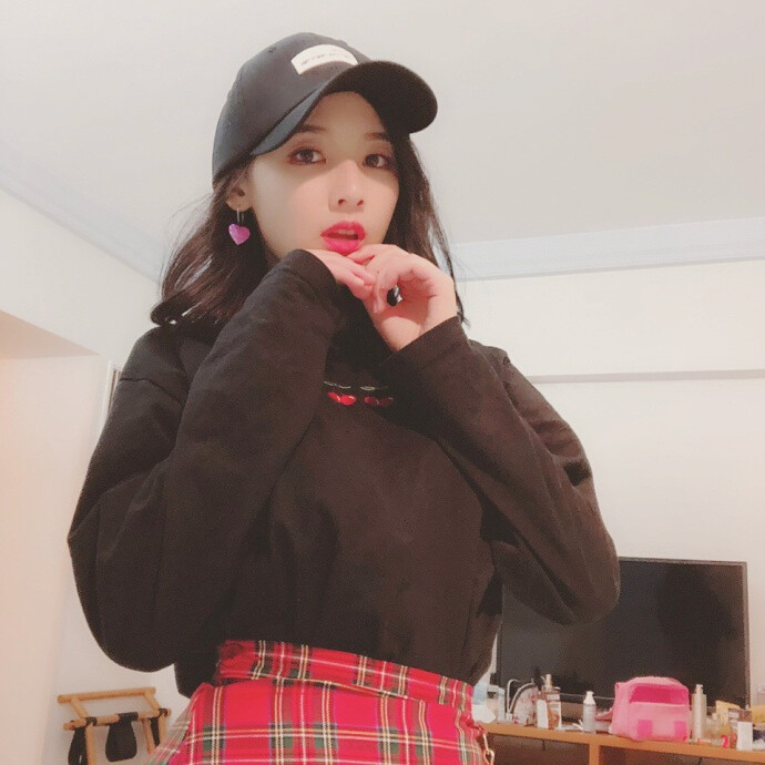 ♡韩系+女生+欧美+半身+唯美+遮脸+镜子照+中式风+安静+可爱+卖萌+个性+自拍+狗狗+猫猫+森系+背影杀手+侧面+黑白+情头+女生头像+小清新+闺蜜+动漫+双人+四宫格+白边+双马尾+眼妆+自调+手控+腿控+软妹少女心+♡