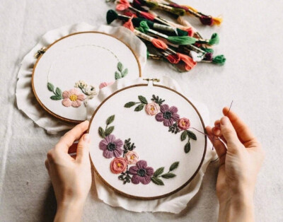 开始成为流行的立体花朵刺绣 ~