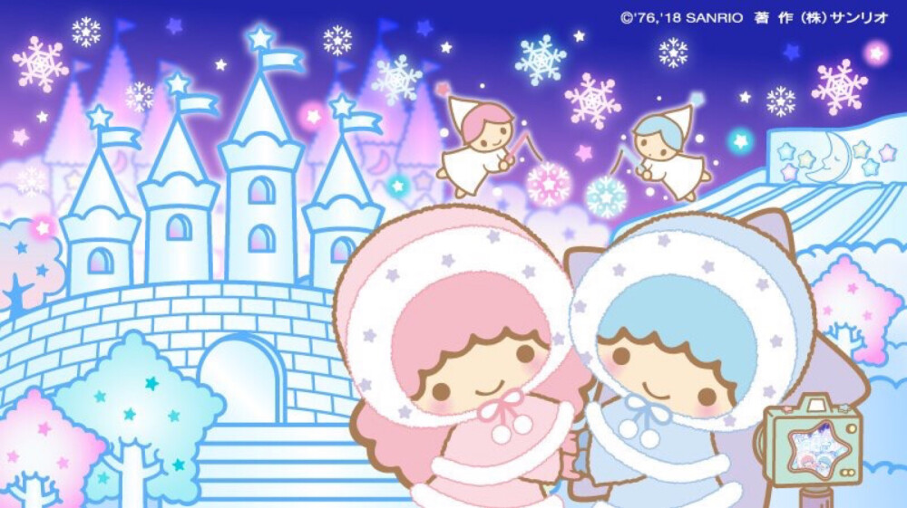 今年は、とっても寒いね。わたしたち、雪のことをもっと知りたいなぁと思って、雪まつりにきたの。雪像がライトアップされると、まるで真っ白な画用紙に絵の具を塗ったみたいで、心がドキドキしちゃう…☆ この時を写真におさめて、冬の記念にするわ☆