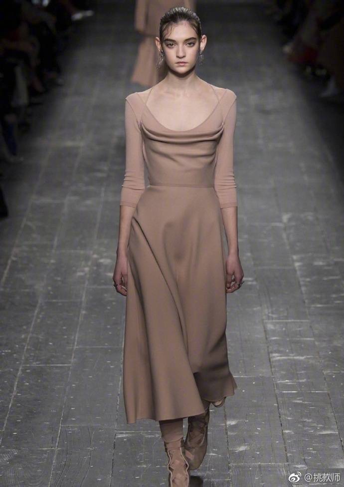 valentino fall 2016 温柔得很高级的莫兰迪色系,美的舒服~ 6767