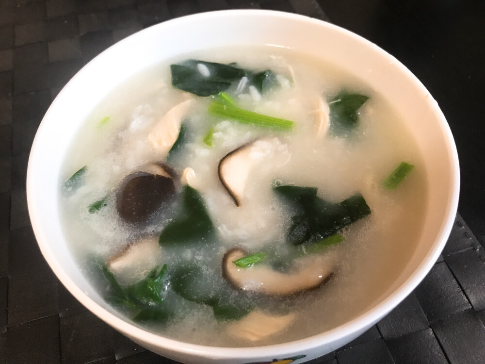 香菇菠菜鸡肉粥