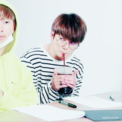 田柾国/田小国JUNGKOOK
cr.姜以安 自截图调色
拿图点赞收藏会不定时更图的谢谢