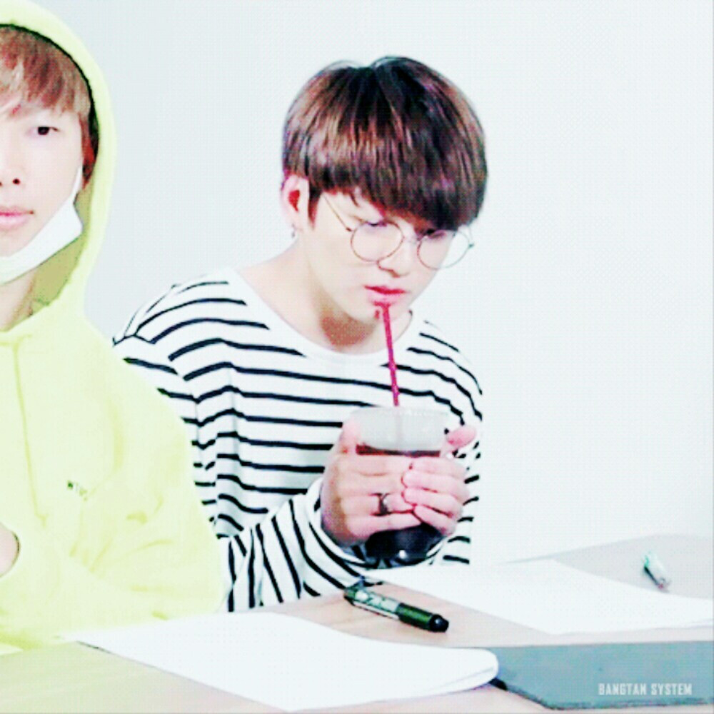 田柾国/田小国JUNGKOOK
cr.姜以安 自截图调色
拿图点赞收藏会不定时更图的谢谢