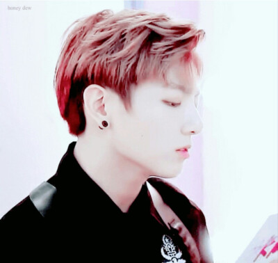 田柾国/田小国JUNGKOOK
cr.姜以安 自截图调色
拿图点赞收藏会不定时更图的谢谢