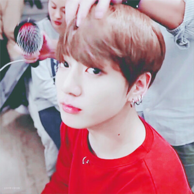 田柾国/田小国JUNGKOOK
cr.姜以安 自截图调色
拿图点赞收藏会不定时更图的谢谢