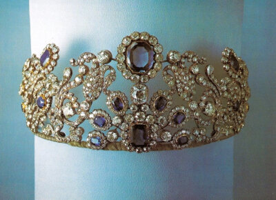 The parure was later sold at auction in the 1970s, after the tiara and the necklace were heavily transformed