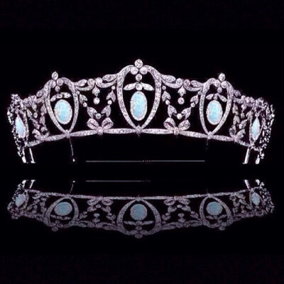 The Kelch Adaptable Tiara: Commissioned from Boucheron by Alexander Ferdinandovich Kelch, a Russian nobleman who lived in St Petersburg at the end of the nineteenth century for his wife Vavara (Babara…