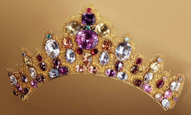 19th-century tiara of 18k gold with diamonds, e