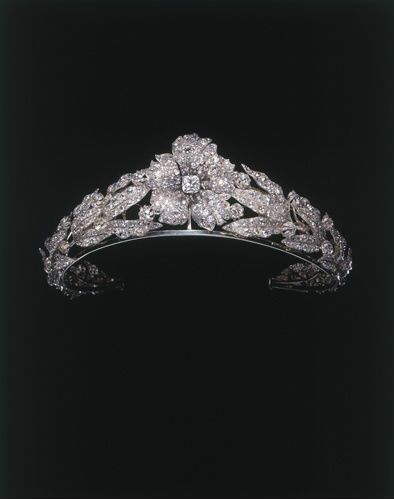 Tiara of Queen Margarita of Italy By Mellerio dits Meller, 1870 Private Collection, courtesy of Albion Art Institute, Japan