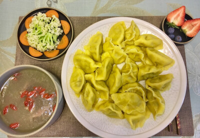 羊汤+驴肉水饺+蔬菜+水果