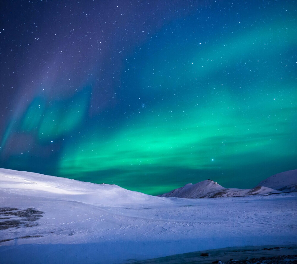 极光图是在华为手机主题壁纸里面找的