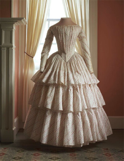 1840年风格的裙子------------

