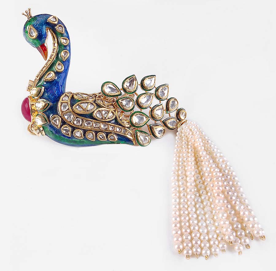 bollywood actress shilpa shettys peacock armlet b