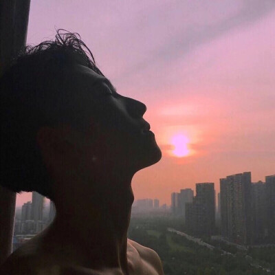 你啊
得清醒
得识趣