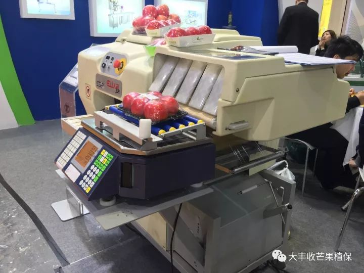 机械时代：机械套袋效率提高5-7倍