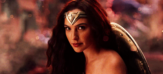 不知道能不能看到gif动图感受神奇女侠的浅浅一笑吧