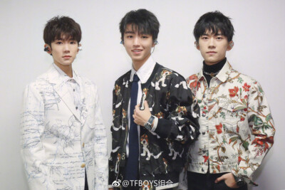 #TFBOYS# 在今晚的2017移动视频风云盛典中，@TFBOYS-王俊凯 @TFBOYS-王源 @TFBOYS-易烊千玺 作为一下科技的TFO现身活动现场，获得年度影响力偶像组合奖及年度杰出公益人物两项荣誉 还带来新专辑《我们的时光》&《躲…