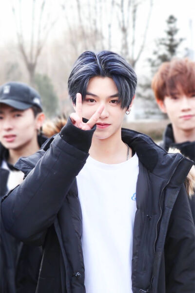 justin黄明昊