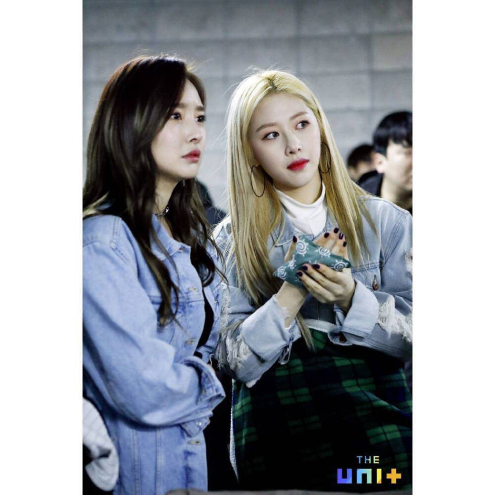 #SONAMOO##THE UNIT#洪宜珍
洪宜珍，1996年10月8日出生于韩国光州广域市，韩国女歌手，女子演唱组合SONAMOO成员。