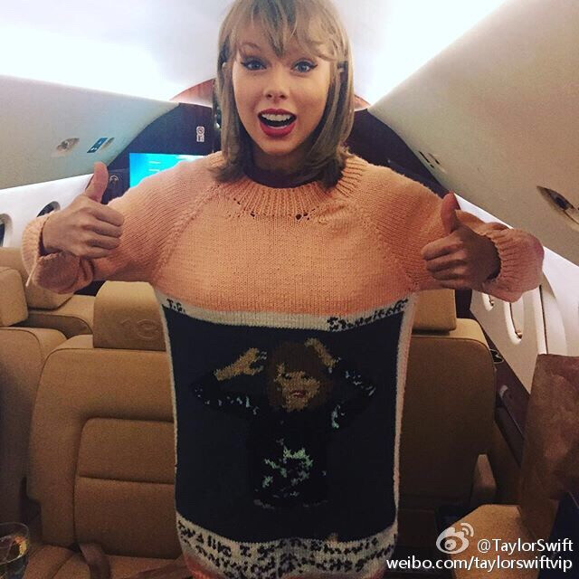 Taylor swift——Loving him is like trying to change your mind once you're already flying through the free fall
爱他的感觉犹如坠入深渊时却寻不到回路
Like the colors in autumn so bright just before they lose it all
犹如秋天那抹在失色黯淡前无比艳丽的彩幕
