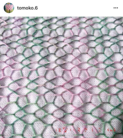 #sashiko##刺子绣# 绕来绕去系列，一般就是横或者竖或者十字，然后在里面穿梭，绕出花样。图片引用来自于Instagram Tomoko.6 ​​​