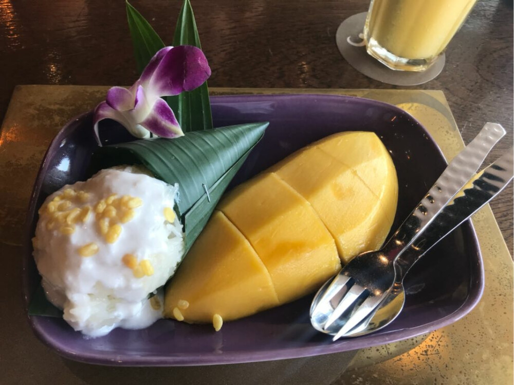 芒果糯米饭
ข้าวเหนียวมะม่วง