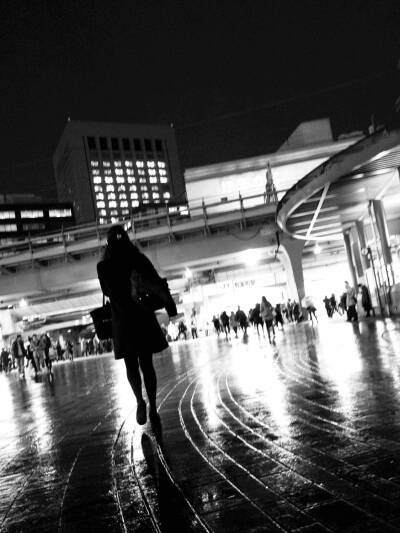 以前等伞，现在等雨停
Ginza+Rainy
