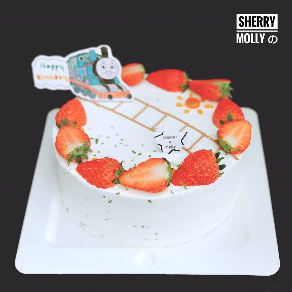 #SHERRY Molly家の下午茶#—『原味cake』麻麻给喜欢托马斯又喜欢草莓的小男孩儿订的生日cake～一下子都满足他 有太阳有小火车小草莓✌