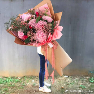 情人节收到这样一束诚意满满的花，应该是情人节女孩子最幸福的时刻了吧！