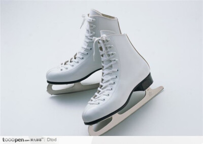 白色高跟滑冰鞋