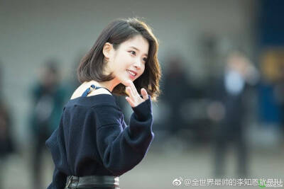 【tvreport】#IU# 通过ins公开#第七届GaonMusicAwards颁奖礼# 幕后花絮照,美丽&活泼可爱~ 