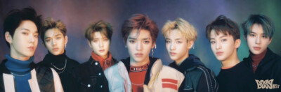 啊啊啊！我昏古去！真的好奇，复古甜心和军装怎么搭在一个MV里？色彩特别地浓重！