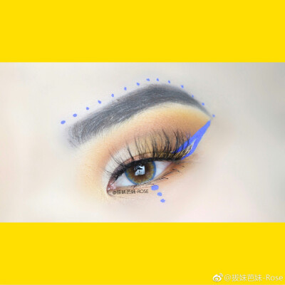 YES PLEASE
Colourpop yes please 眼影盘 这个眼影盘其实很实用 颜色排的都很合理 我这次画的的是 reversed ombré cut crease 但是没有拍出来 图5还是可以看出来一点的 下次在好好的拍一个 我承认蓝色眼线没有画好 …