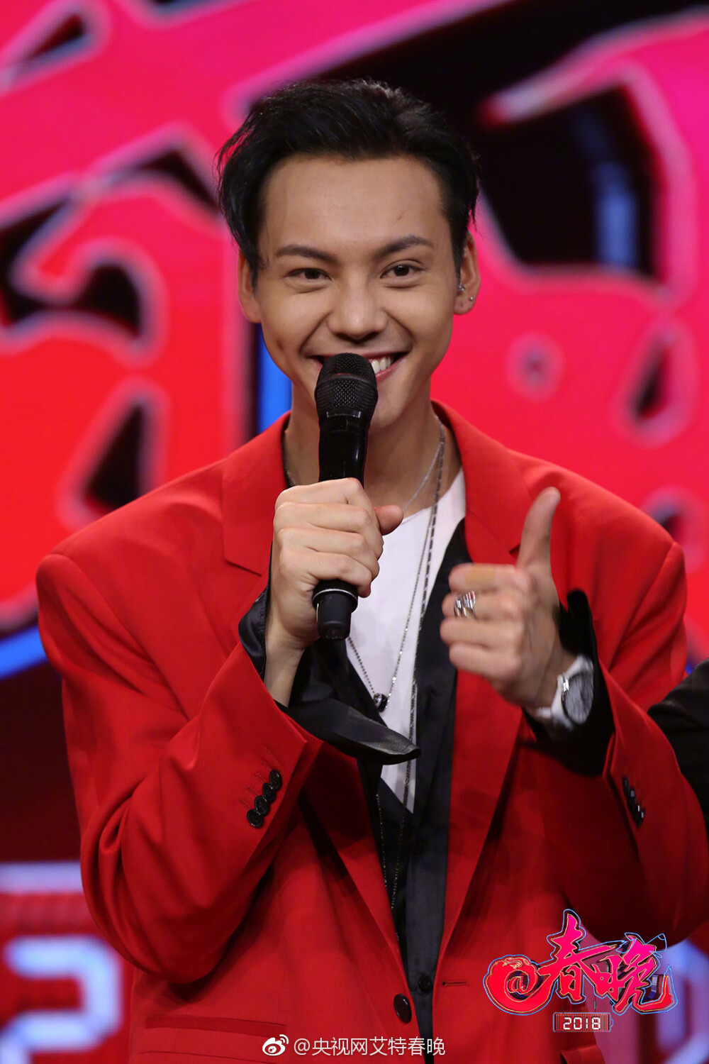 【陈伟霆 William Chan】180215 央视春晚 艾特春晚 1080 x 1620 px (图源: 微博@央视网艾特春晚 weibo.com/3266943013/G3IeTp2li)