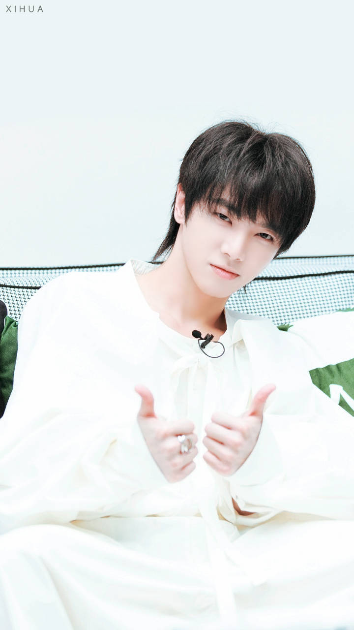 歌手 华晨宇 高清壁纸