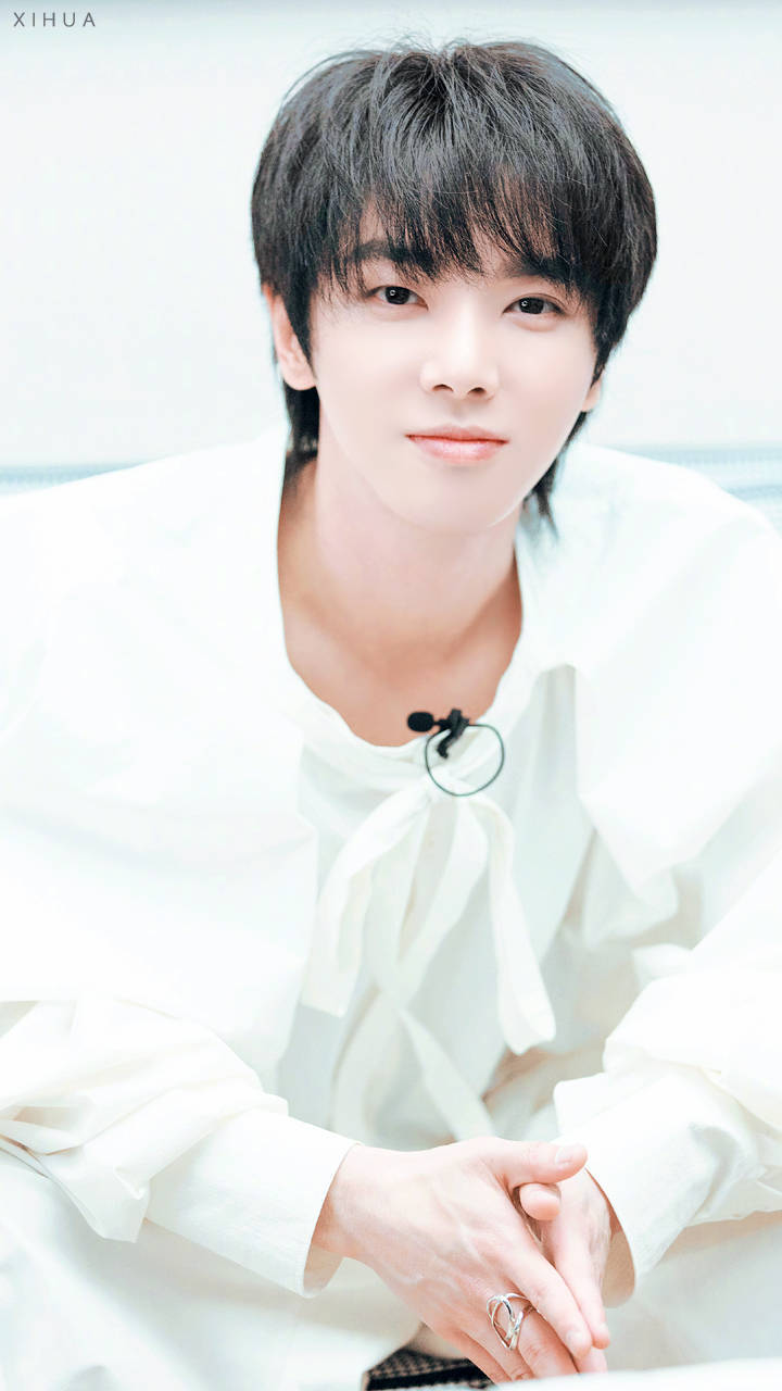 歌手 华晨宇 高清壁纸