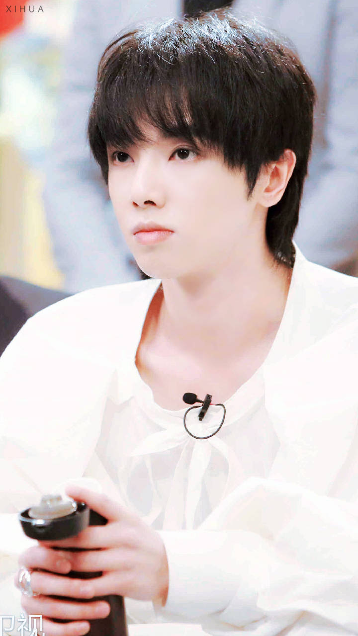 歌手 华晨宇 高清壁纸