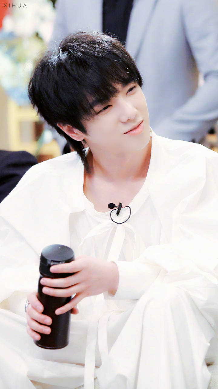 歌手 华晨宇 高清壁纸