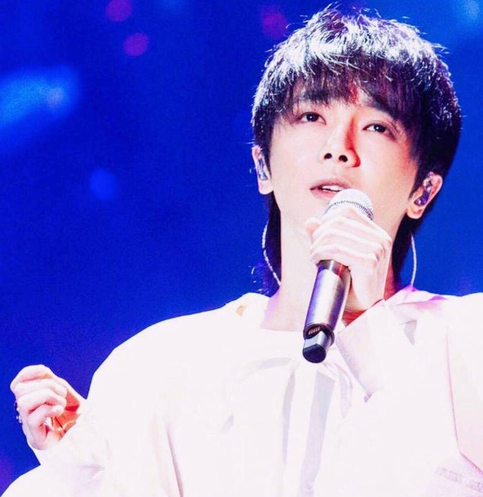 歌手 华晨宇 高清壁纸