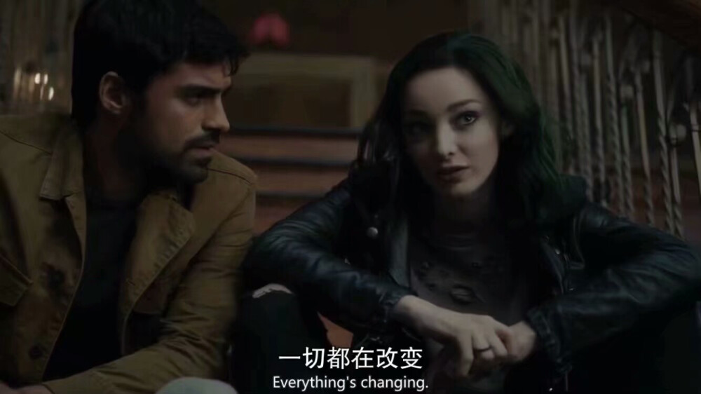 放两张艾玛杜蒙特的颜 Emma Dumont 绿发朋克 北极星小姐姐